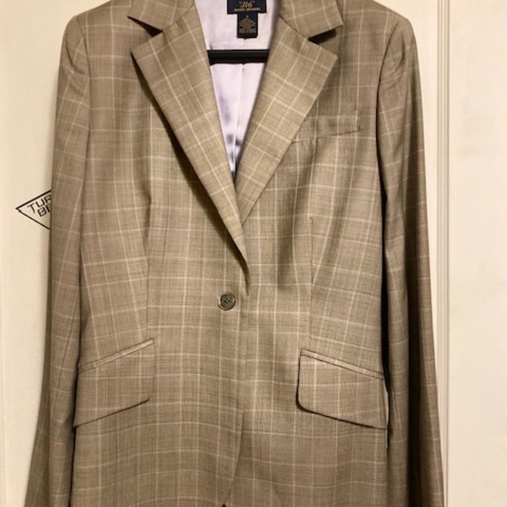 Brooks Brothers "346" Women's Plaid Suit. Jacket is Size 6.